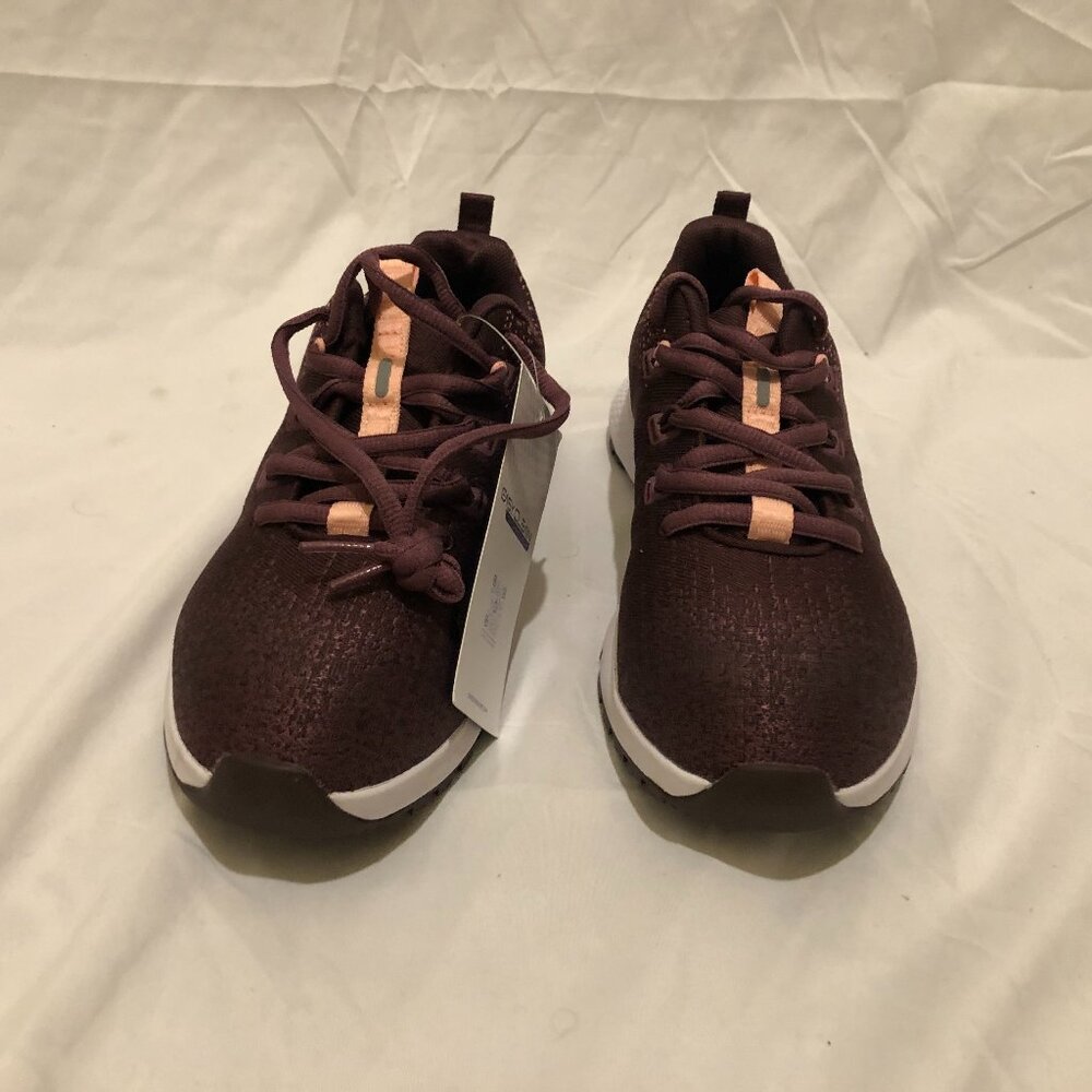 Shoes for Crews Brand Color Burgundy Womans Size 5 Easy Clean Non-Slip Shoes NWT